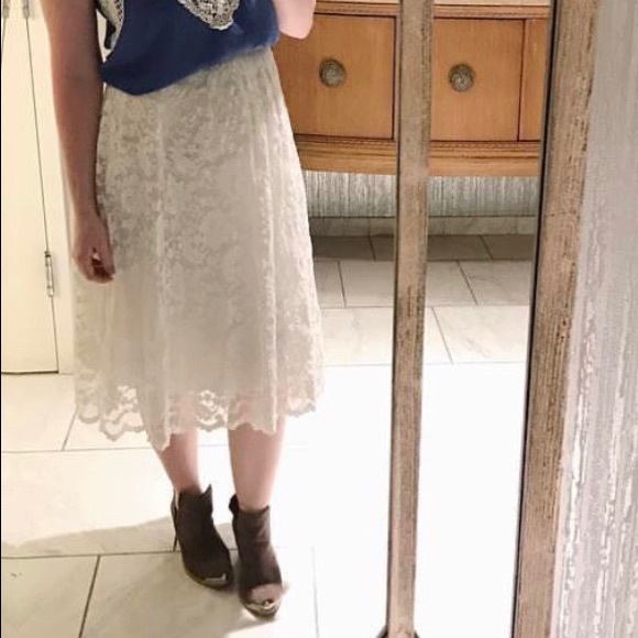 Forever 21 Dresses & Skirts - Super cute Forever21 lace midi skirt